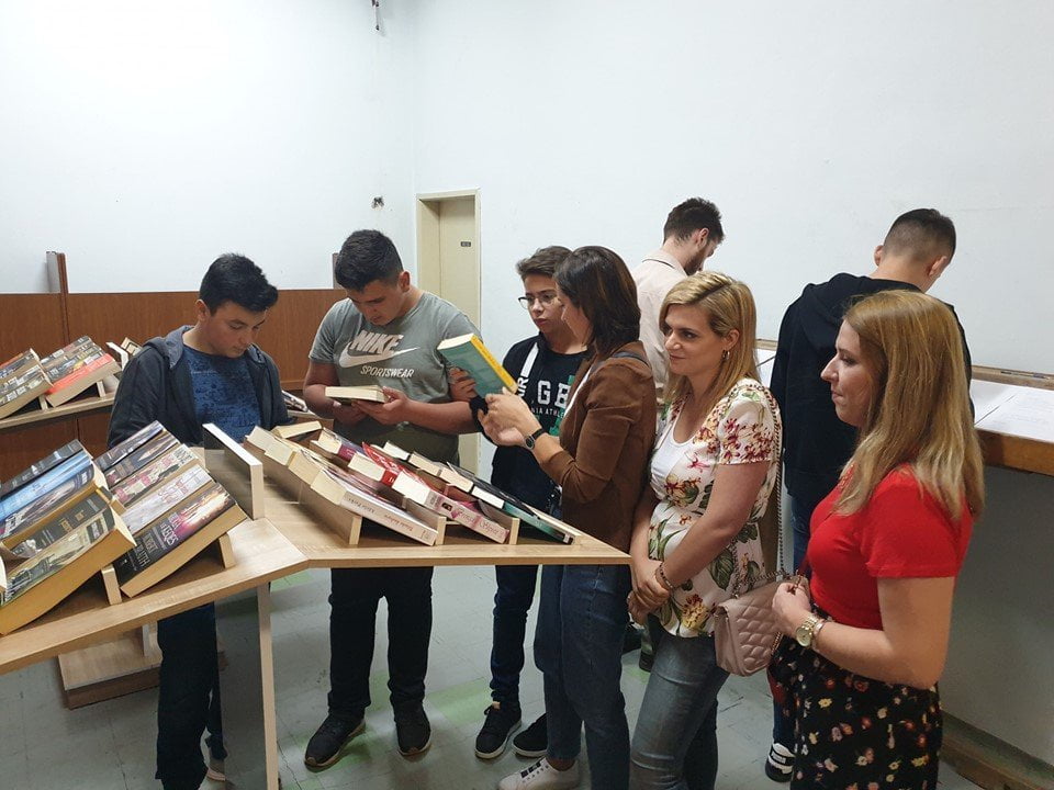 Книга на платно во Дебар